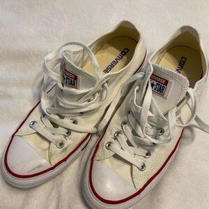 Converse size man 9 in excellent condition preowned